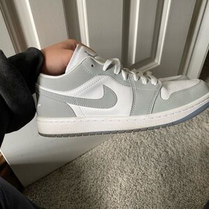 Women’s Air Jordan 1 White Wolf Grey